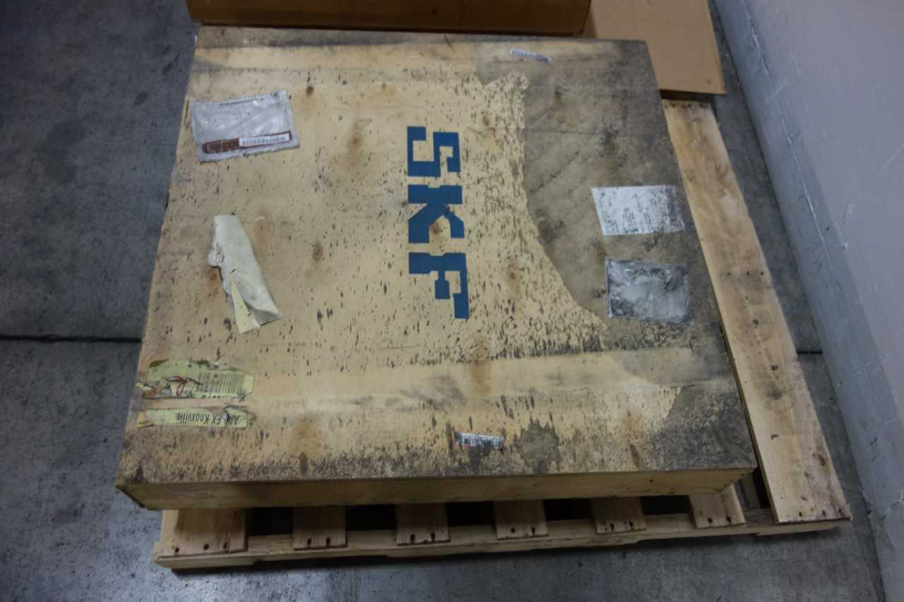LOT OF 2 SKF BEARINGS - BEARINGS