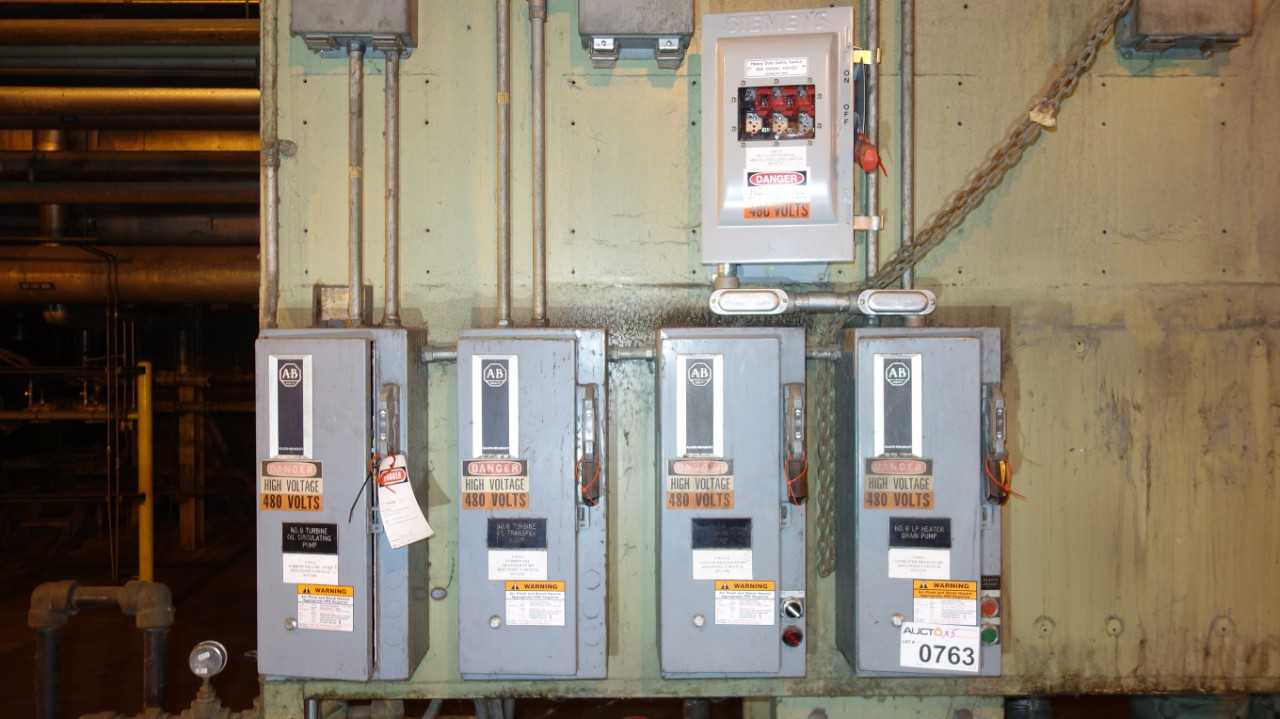 LOT OF 5 ASSORTED ELECTRICAL DISCONNECT SWITCH, ALLEN BRADLEY 509-AOD COMBINATION STARTER DISCONNECT, ALLEN BRADLEY 509-COD COMBINATION STARTER DISCONNECT, SIEMENS 60A 600V-AC DISCONNECT - AUTOMATION & CONTROLS