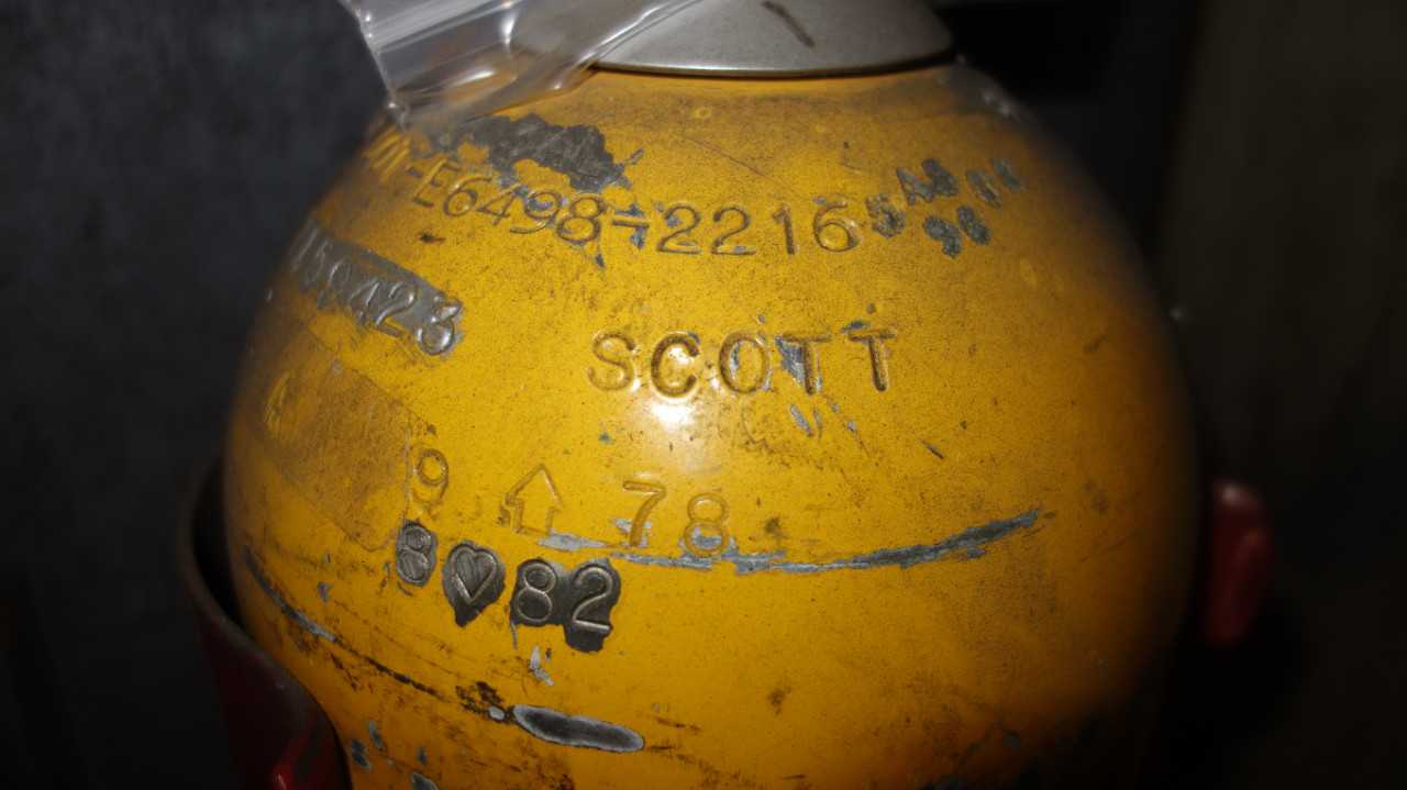 SCOTT SELF CONTAINED BREATHING APPARATUS WITH TANK - PROCESS EQUIPMENT