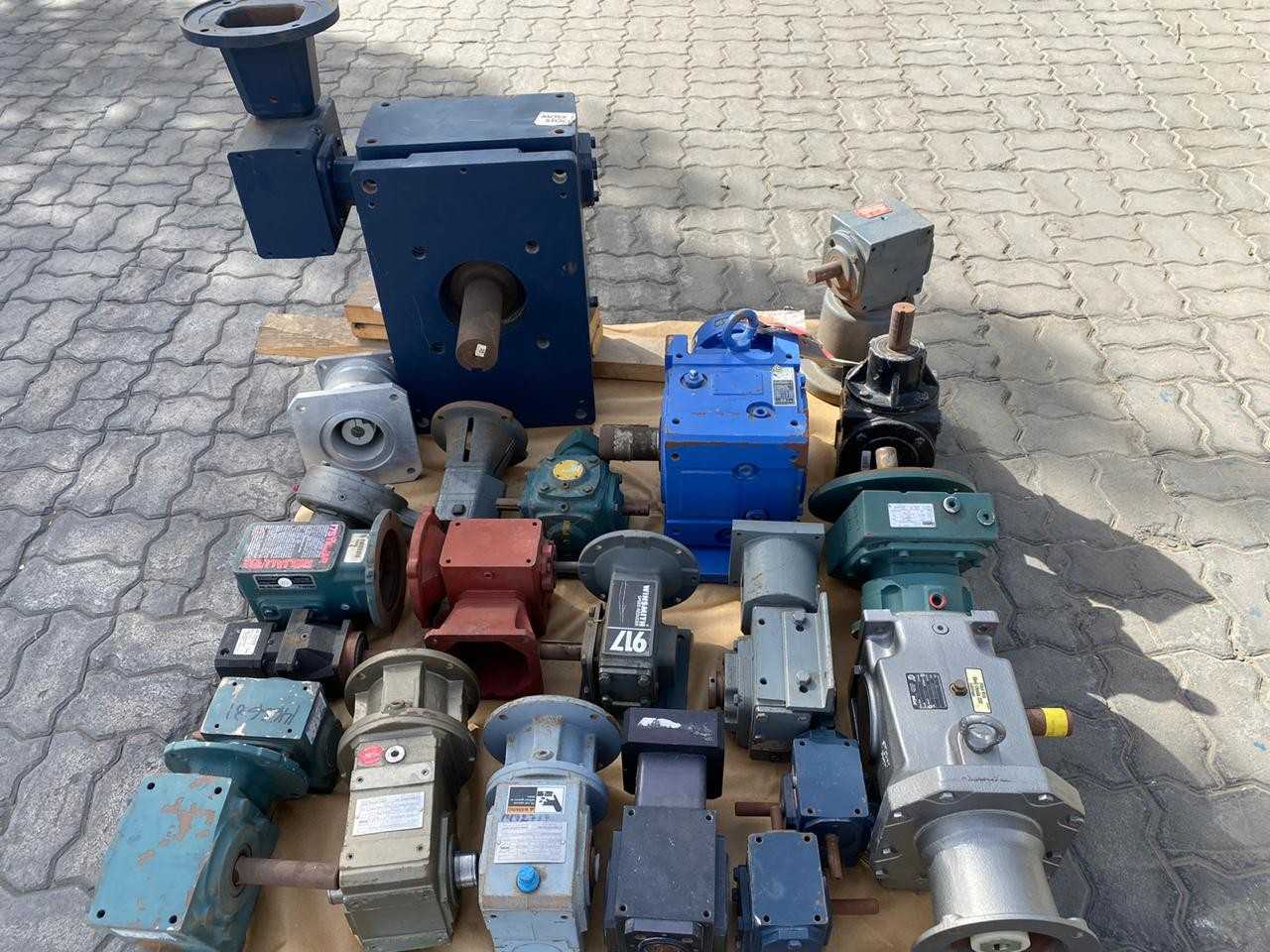 PALLET OF ASSORTED GEARS - HAND TOOLS