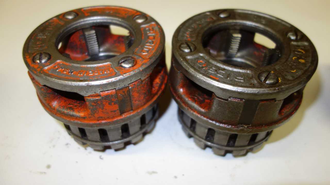 LOT OF 2 RIDGID 1-1/2 IN DIE HEADS - ELECTRIC POWER TOOLS