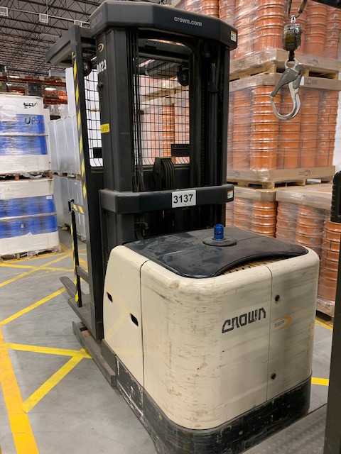 2005 Crown SP342030TT240 order picker, Henrico, VA - FORKLIFTS