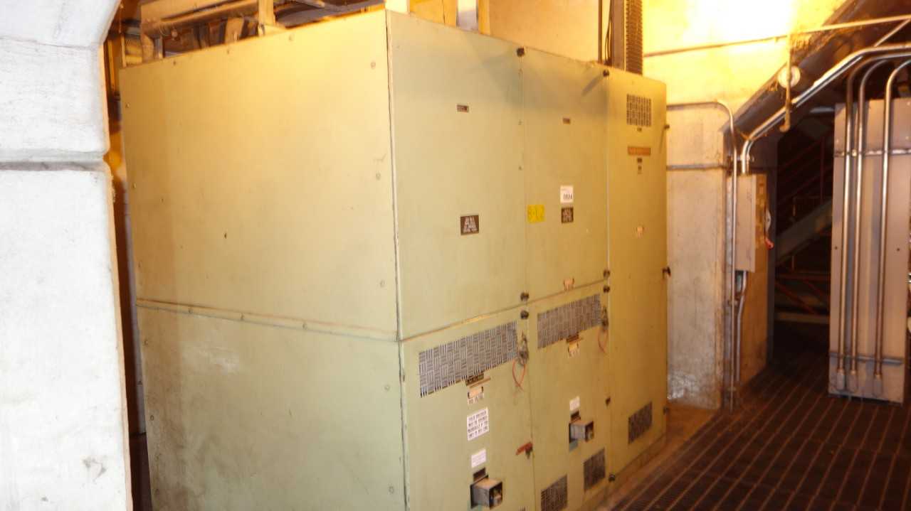 LOT OF 3 ASSORTED WESTINGHOUSE ALLIS CHARMER BREAKER SWITCHGEAR UNIT W/ SILPAK 1450KVA 2400V-AC TRANSFORMER - SWITCHGEAR