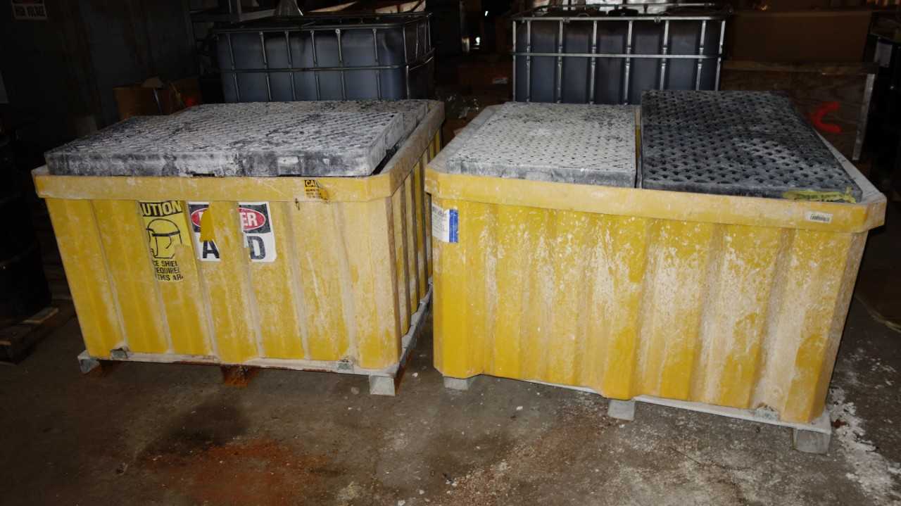LOT OF 2 ULTRA IBC 40CFR OIL SPILL PALLETS - ELECTRIC POWER TOOLS