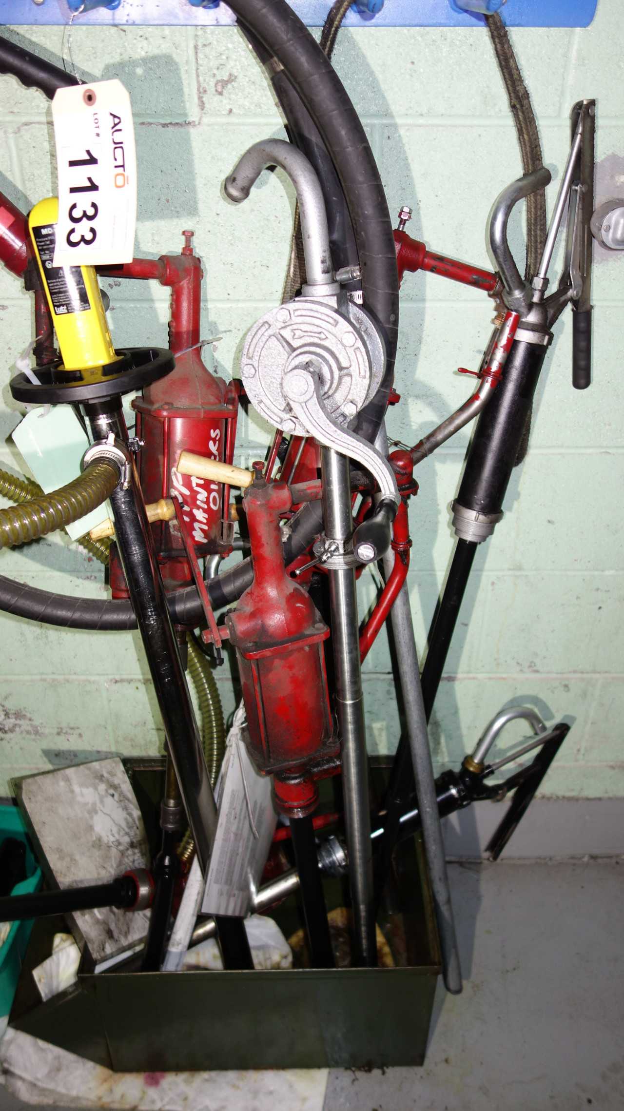 ASSORTED MANUAL AND ELECTRIC OIL PUMPS - PUMPS
