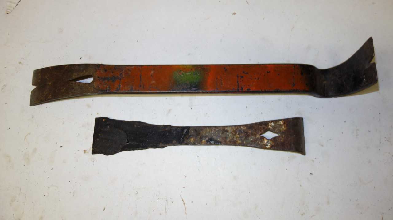 LOT OF 6 ASSORTED CROW BARS - HAND TOOLS