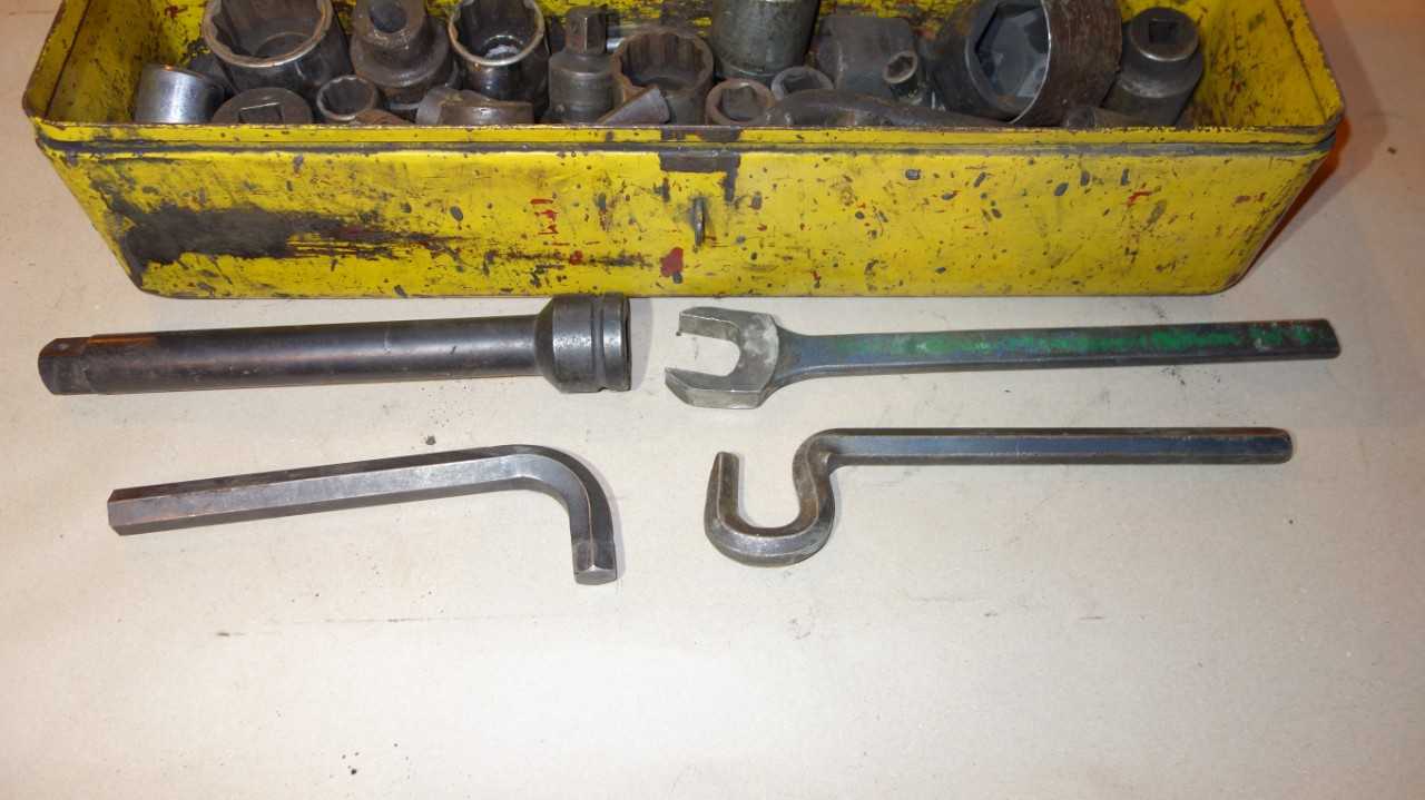 TOOL BOX OF ASSORTED SOCKETS, WRENCHES, PROTO, SNAP-ON, ARMSTRONG - HAND TOOLS