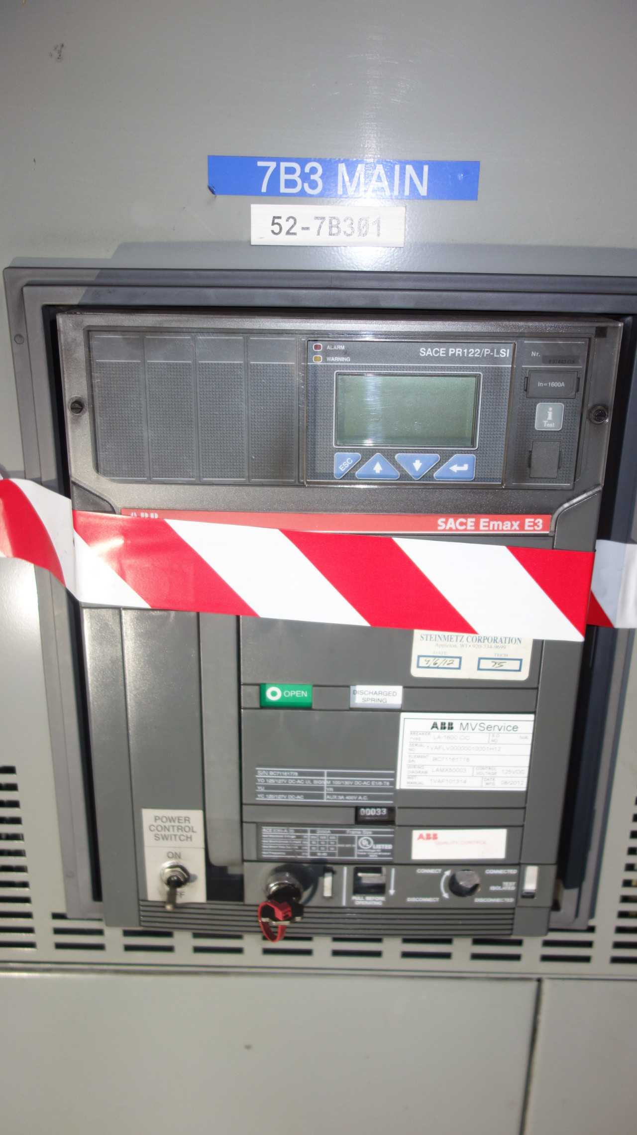 X4 SECTIONS OF ABB SACE EMAX SWITCHGEAR BREAKERS - CIRCUIT BREAKERS