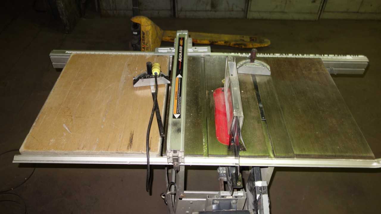 CRAFTSMAN 10 IN TABLE SAW WITH ALIGN A RIP XRC - METAL SAWS