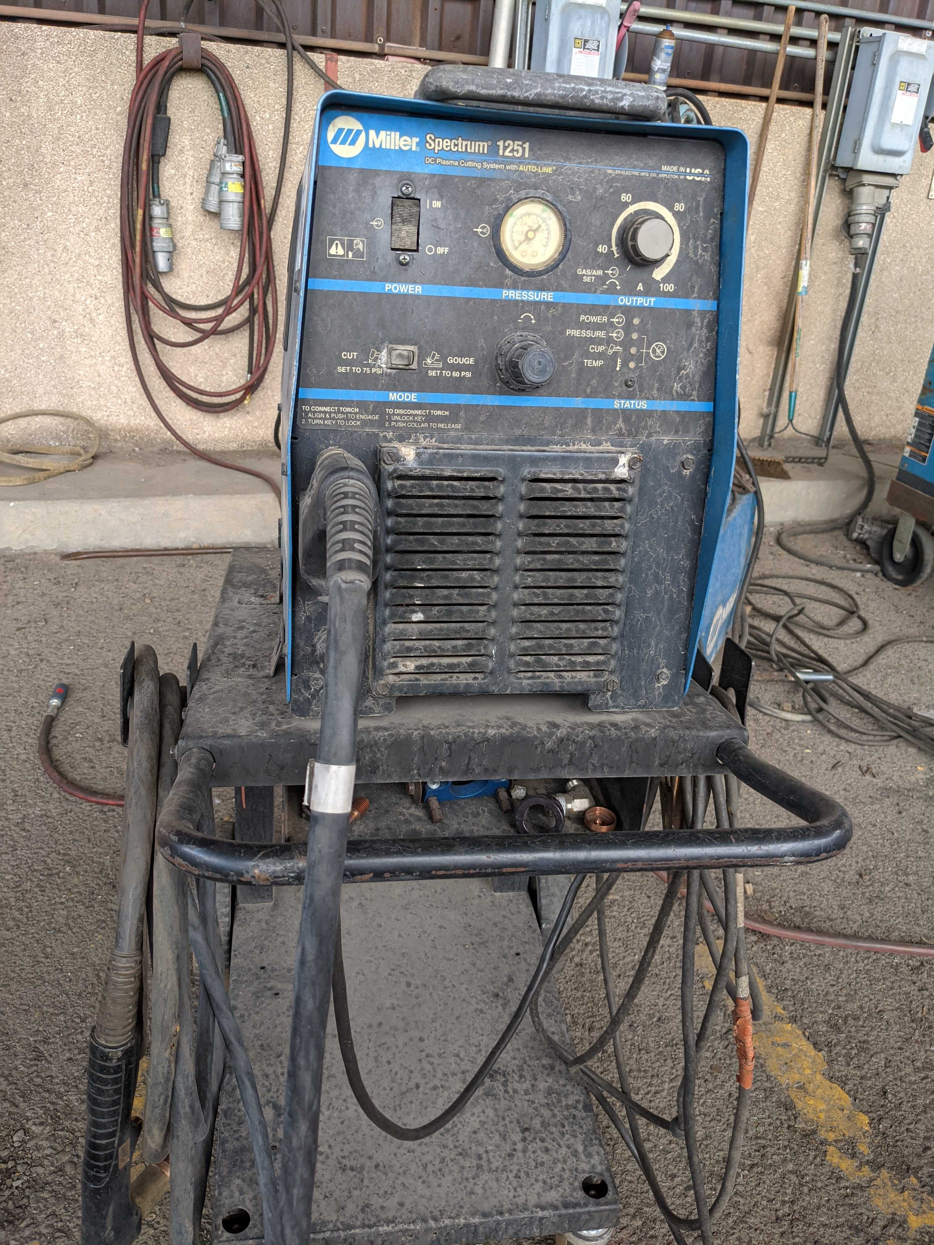WELDER - WELDING EQUIPMENT