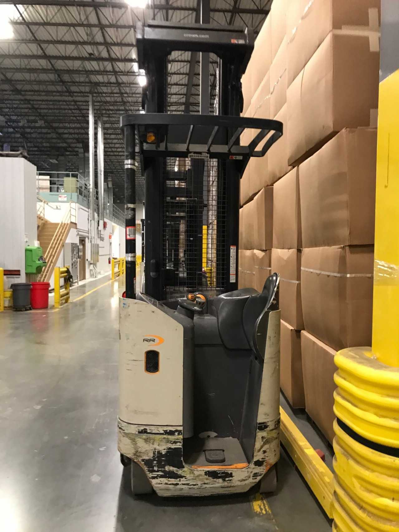 2011 Crown RR5725-45 reach truck, Rogers, MN - REACH TRUCKS