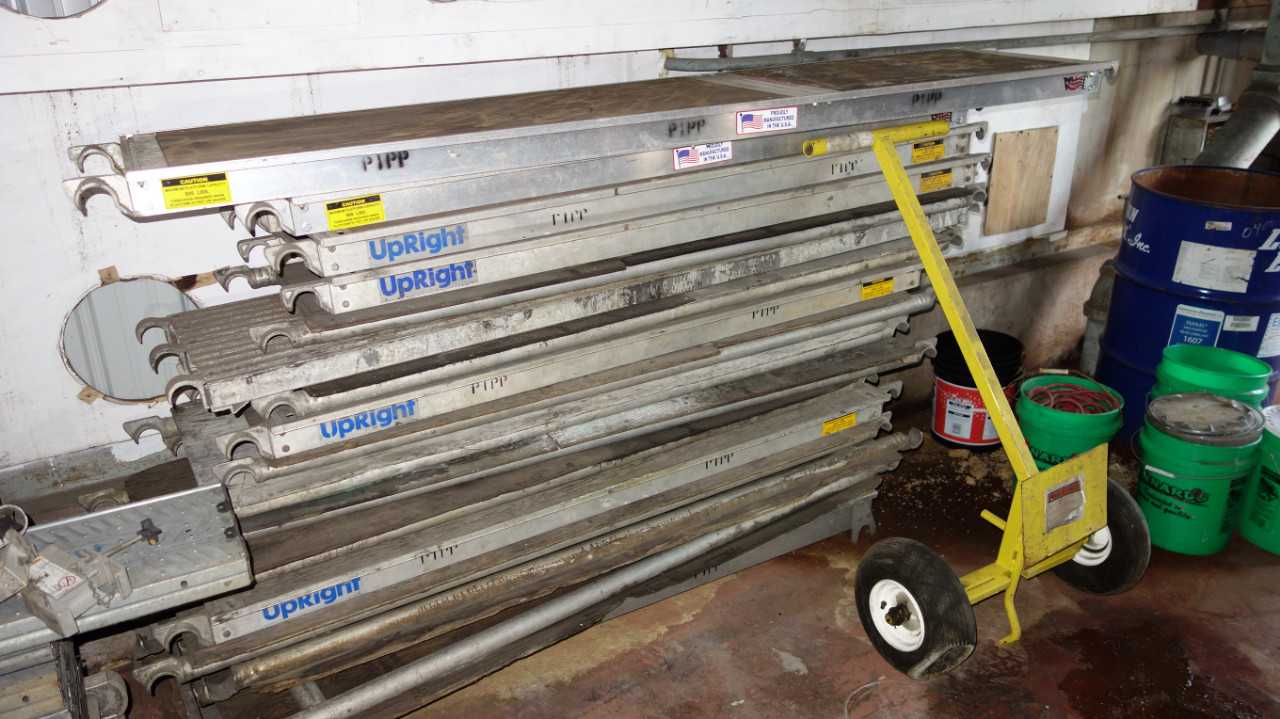 LOT OF ASSORTED UPRIGHT, SURE DECK SCAFFOLDING - ELECTRIC POWER TOOLS