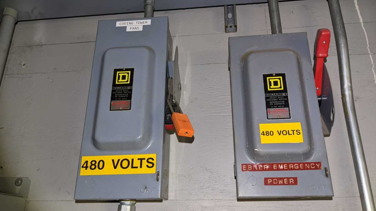 Lot of 9 Eaton and Square D safety switches - SAFETY EQUIPMENT