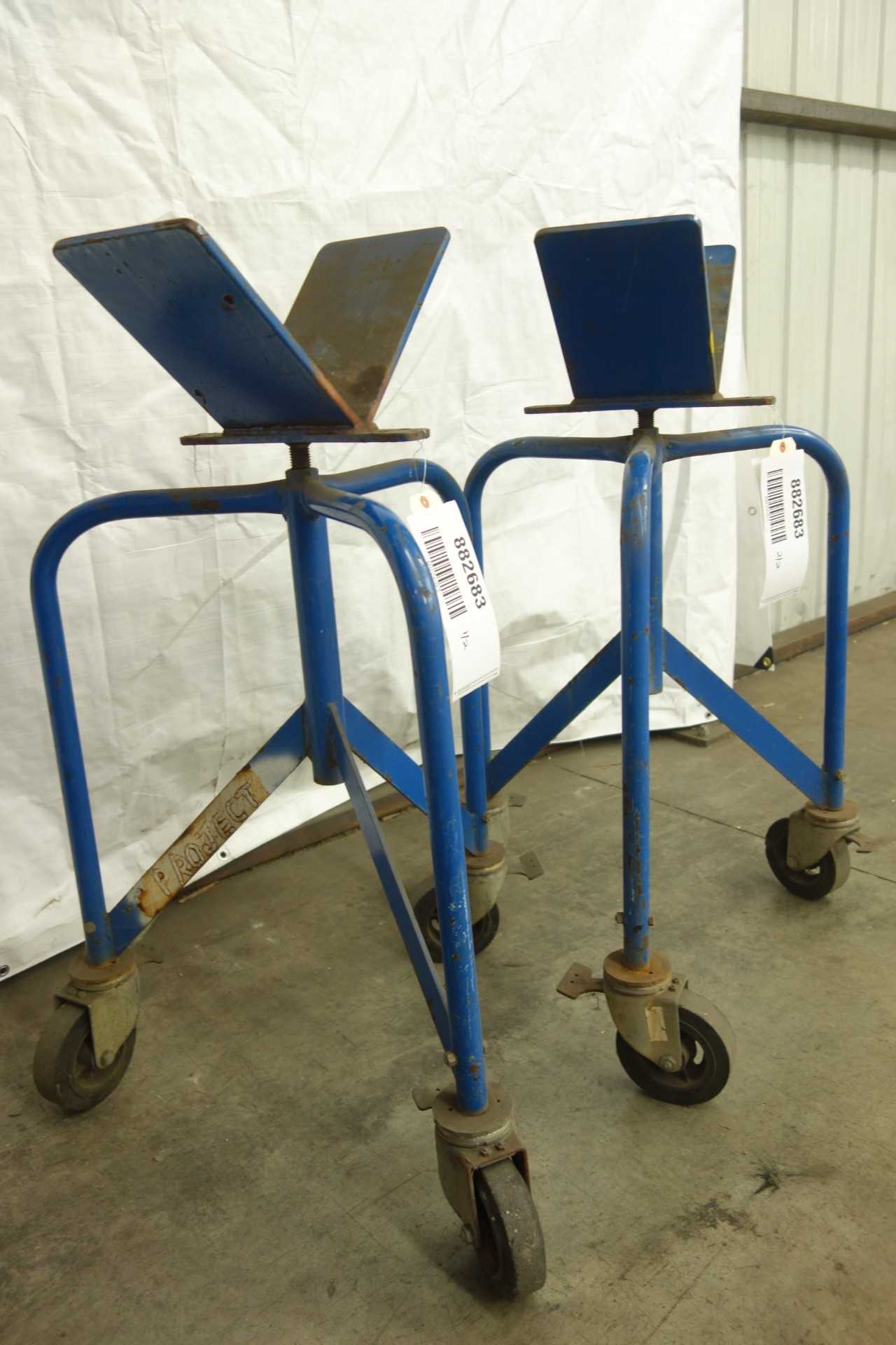 LOT OF 2 V-HEAD MOBILE PIPE STANDS - ELECTRIC POWER TOOLS