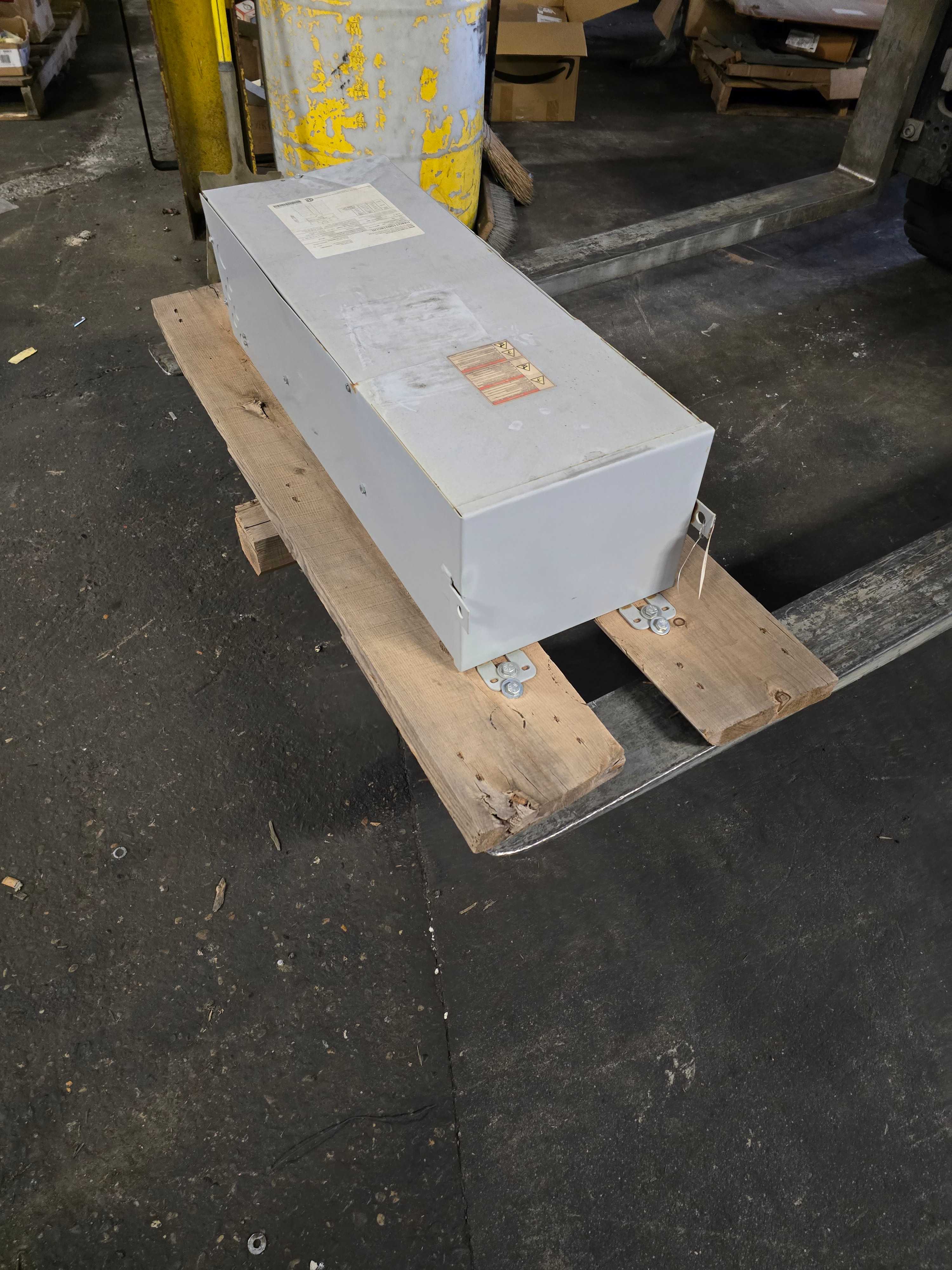 EATON P48G11S0318CUB MINI POWER CENTER TRANSFORMER/PANEL - ELECTRICAL COMPONENTS EATON P48G11S0318CUB MINI POWER CENTER TRANSFORMER/PANEL - ELECTRICAL COMPONENTS