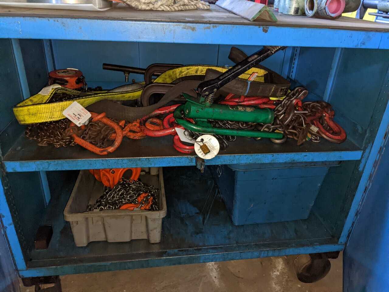 ROLLING TOOL CABINET WITH CONTENTS, ASSORTED RIGGING EQUIPMENT, SLINGS, CHAINS, HOOKS, BINDERS, CLAMPS - LIFTING EQUIPMENT