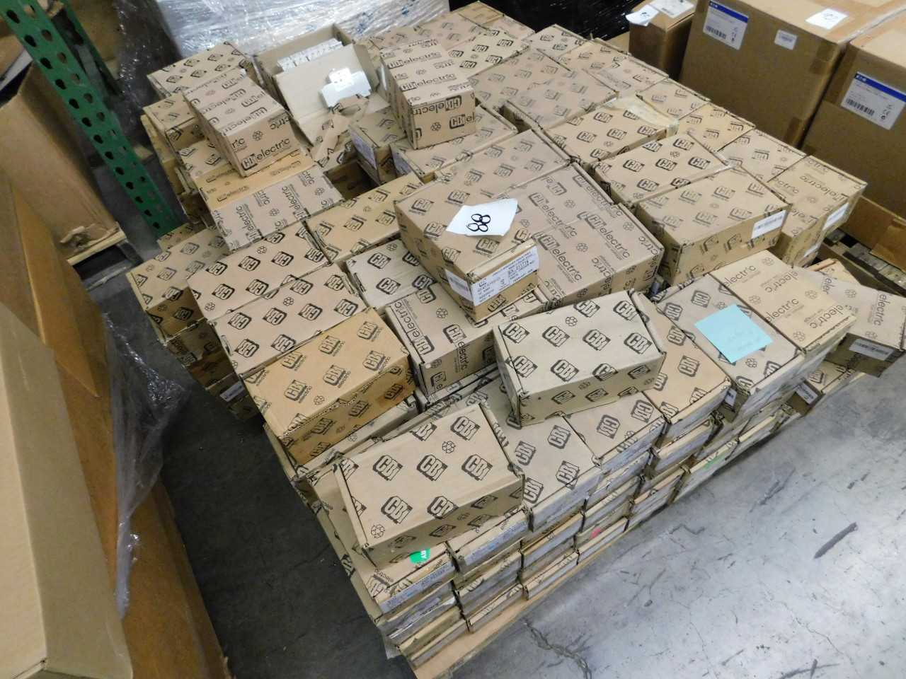 Lot of Circuit Breakers - CIRCUIT BREAKERS