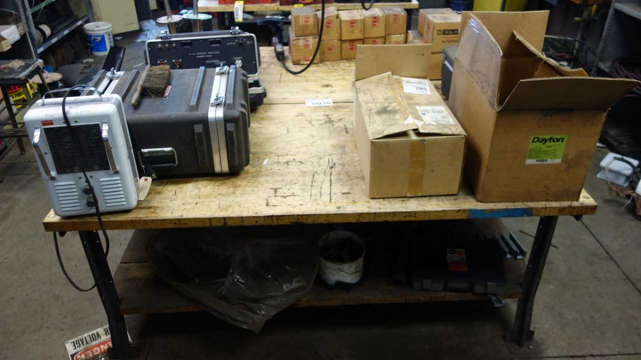 LOT OF 2 PROFESSIONAL TOOL WORKTABLE W/ RIDGID 21 TABLE VICE - ELECTRIC POWER TOOLS