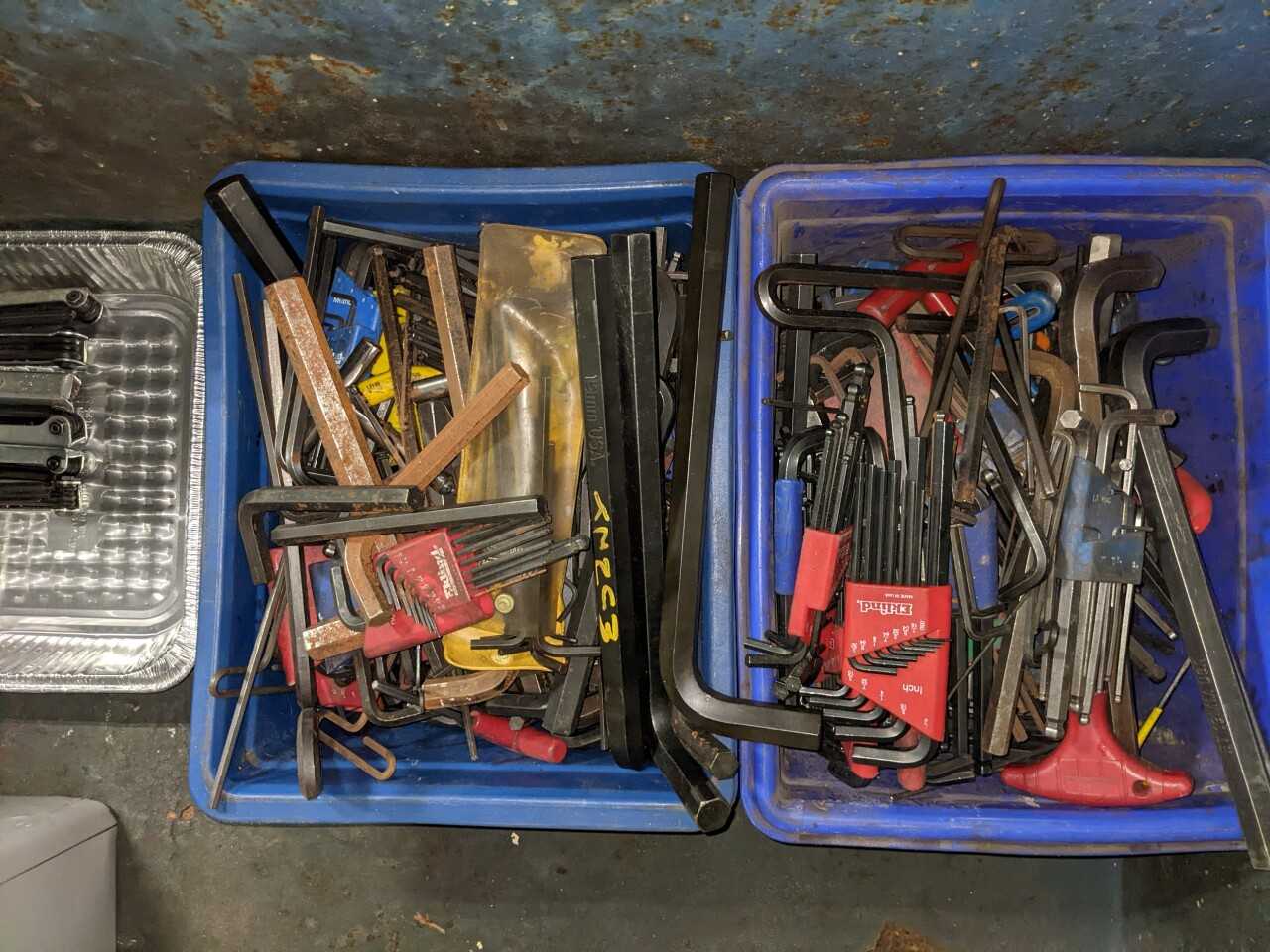 LOT OF ASSORTED TOOLS, MEASURING TAPE, ALLEN KEYS, BOLT CUTTERS - HAND TOOLS