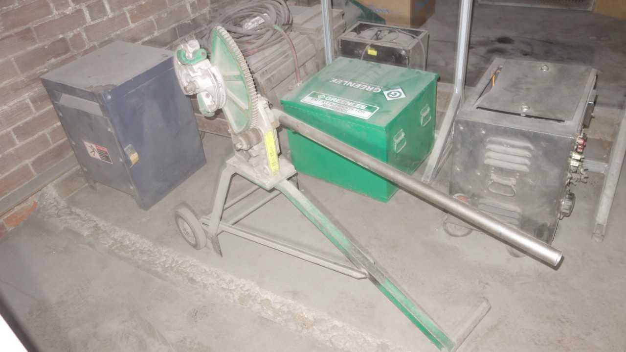 GREENLEE 1818 PIPE BENDER W/ 555 EMT ATTACHMENTS - ELECTRIC POWER TOOLS