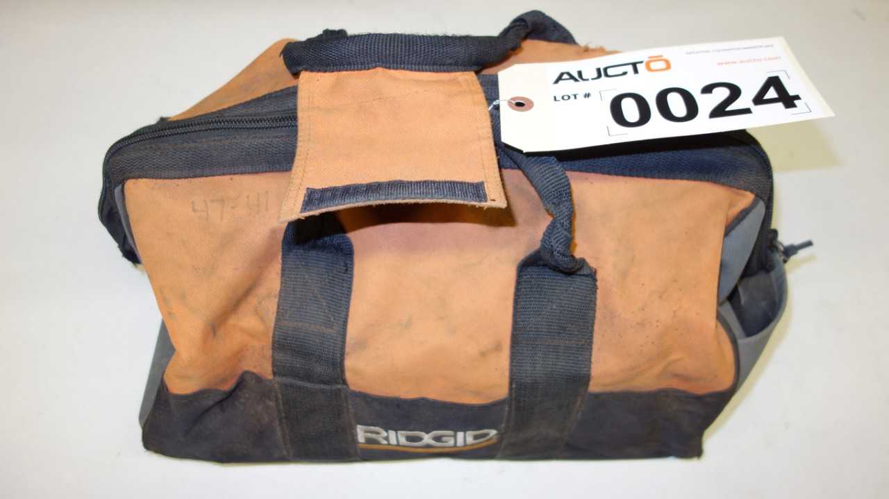 LOT OF 2 RIDGID R840011 1/2 IN 18V CORDLESS DRILL SETS W/ 1 CHARGER 2 BATTERY - ELECTRIC POWER TOOLS