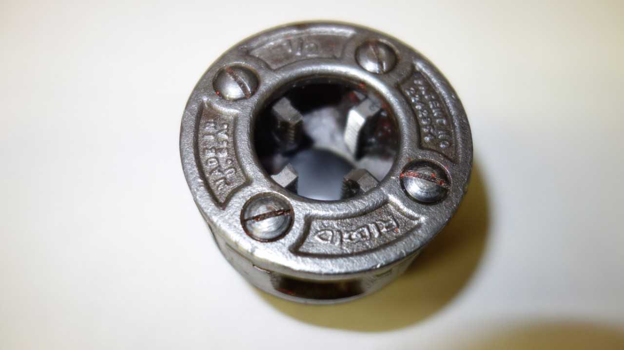 LOT OF 4 RIDGID 1/2 IN DIE HEADS - ELECTRIC POWER TOOLS