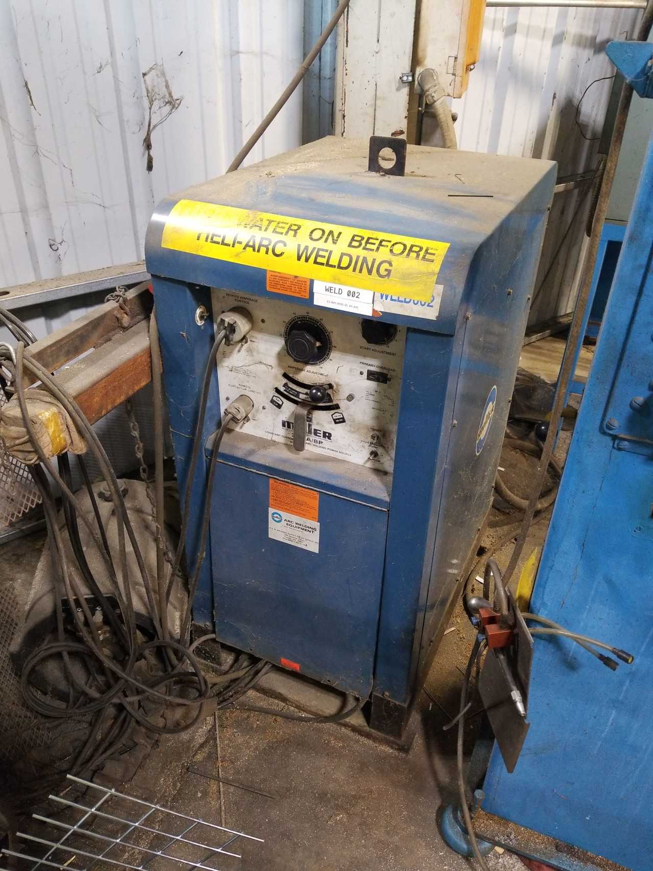 MILLER ARC WELDER WITH COOLMATE 4 WATER COOLANT SYSTEM - WELDING EQUIPMENT
