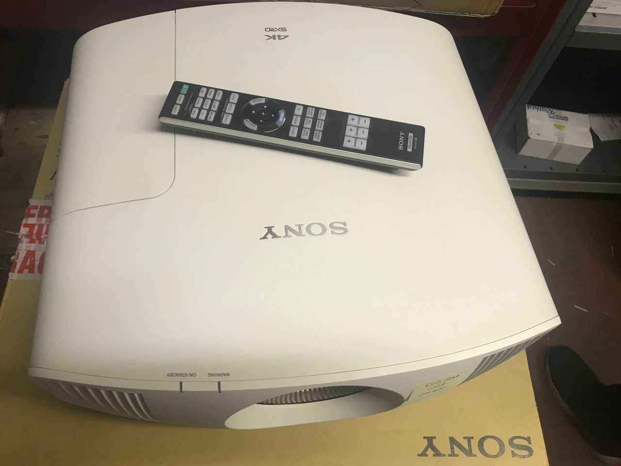 Sony VPL-VW520 Projector - Demo Stock - MISCELLANEOUS