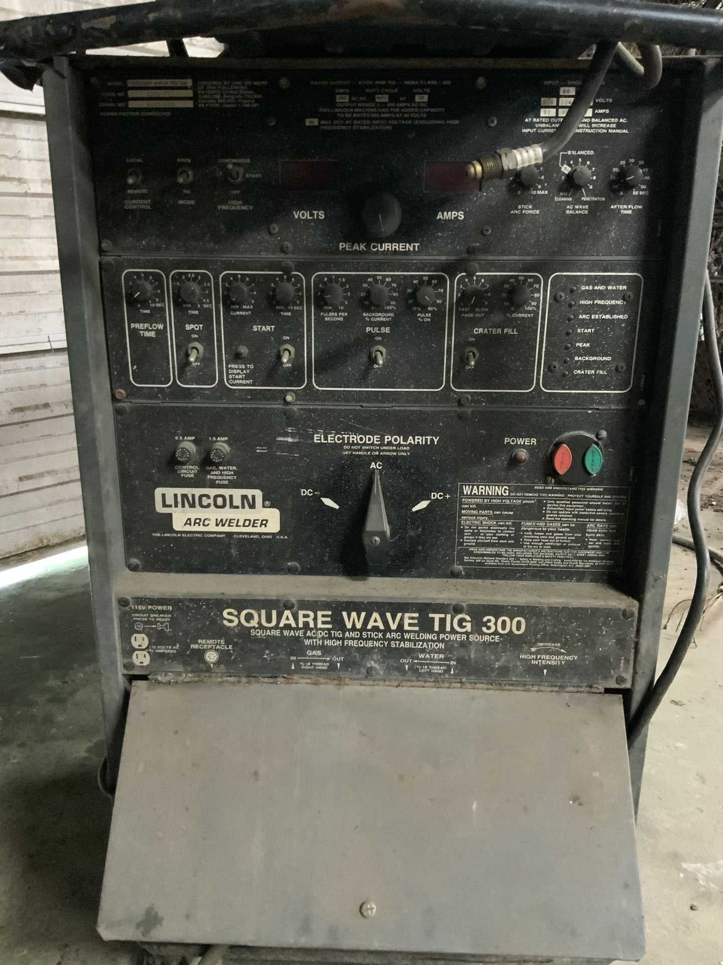 LINCOLN SQUARE WAVE TIG 300 WELDER - TIG WELDERS