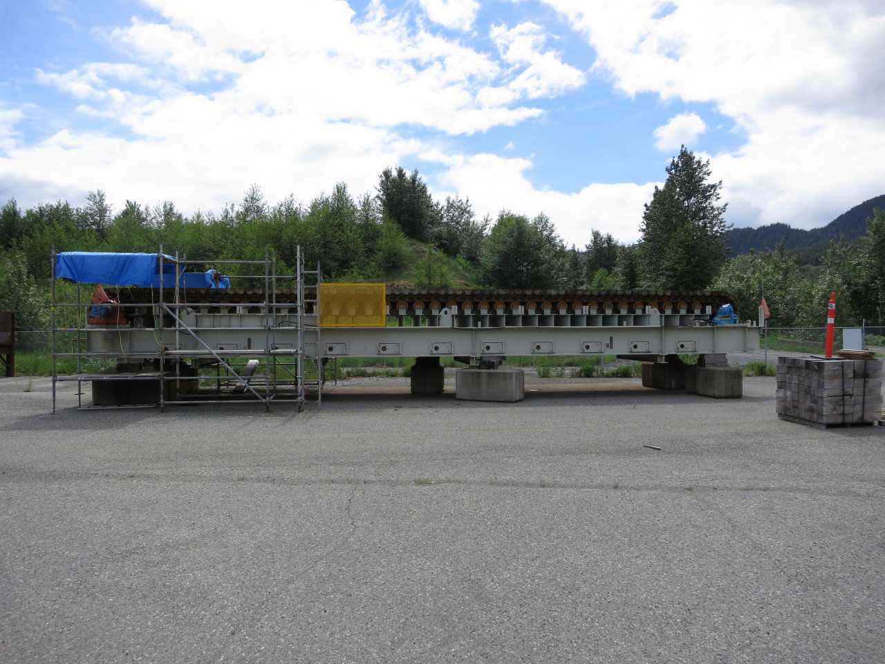 Unused Belt Conveyor System with Gundlach Crusher, Apron Feeder & 48IN Width Belt (48X800) - PALLET JACKS