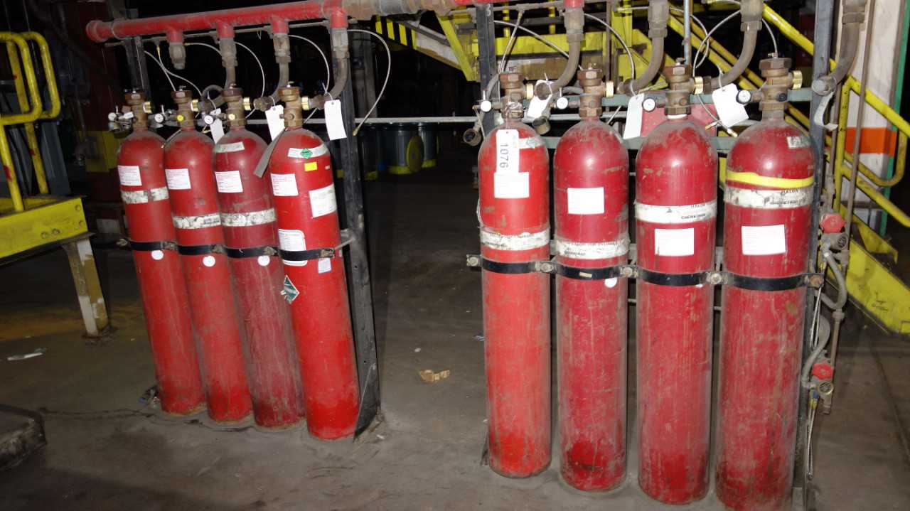 LOT OF 8 CHEMETRON 1301 FIRE SUPRESSION CYLINDERS - SAFETY EQUIPMENT