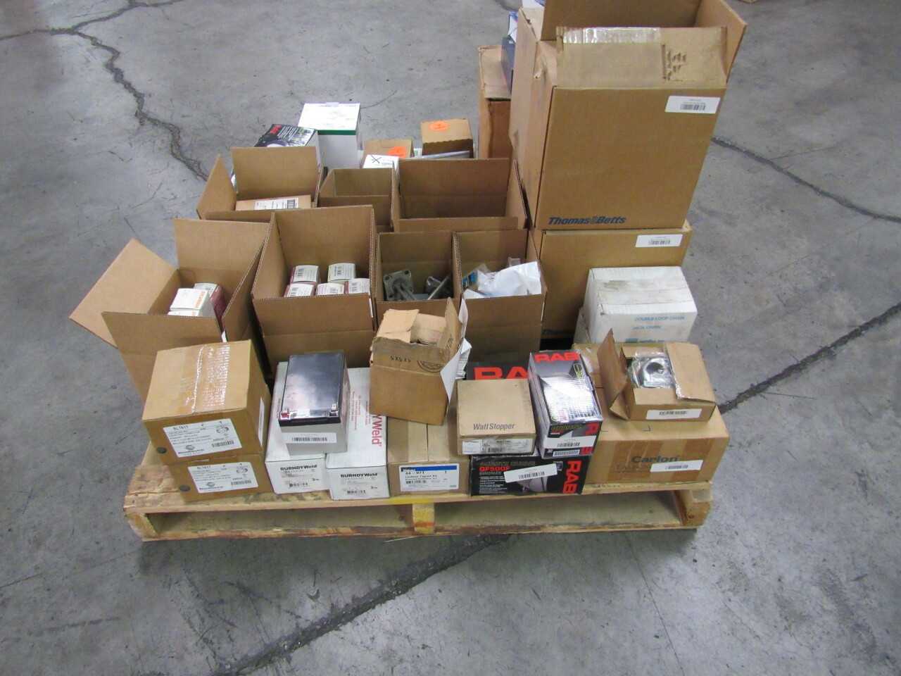 Pallet of 294x Assorte Tools, Lights, LEDs, MCCBs, Electirca Conduit/Fittings & More - LIGHTING
