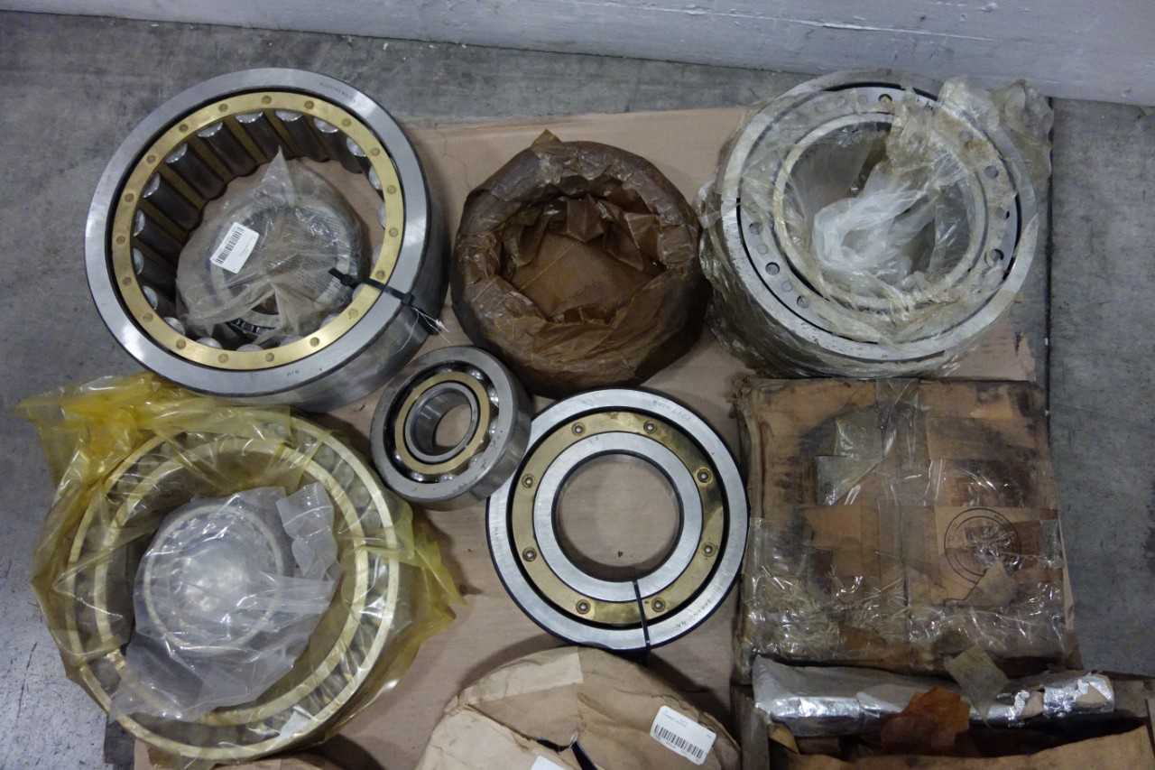 LOT OF ASSORTED BEARINGS - BEARINGS