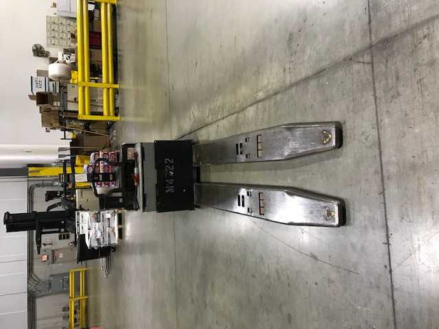 2005 Crown PE4000-60 double rider jack, Hebron, KY - MANUAL PALLET JACKS