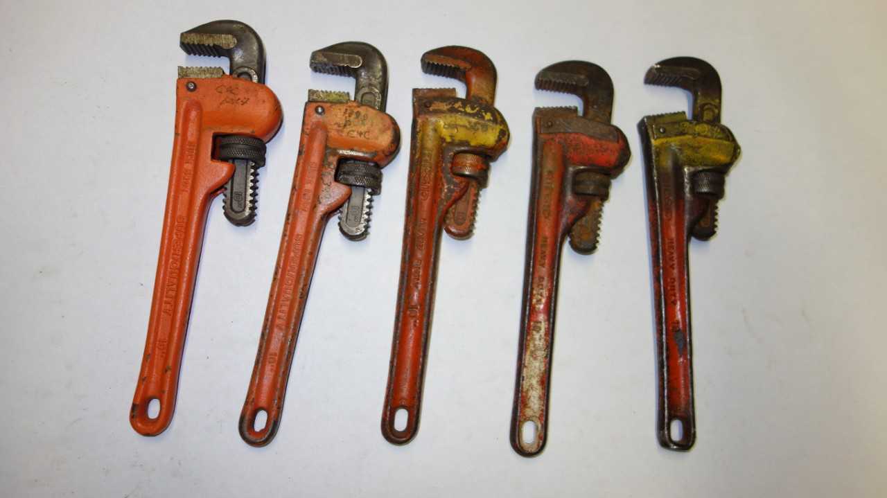 LOT OF 5 RIDGID 10 IN ADJUSTABLE PIPE WRENCHES - HAND TOOLS