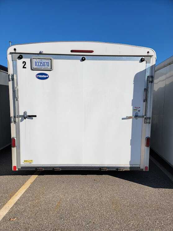 2016 UNITED EXPRESS TRAILER UTL-8-8.524R  30' Enclosed Utility Trailer Filled with Misc. Outdoor Equip - TRAILERS