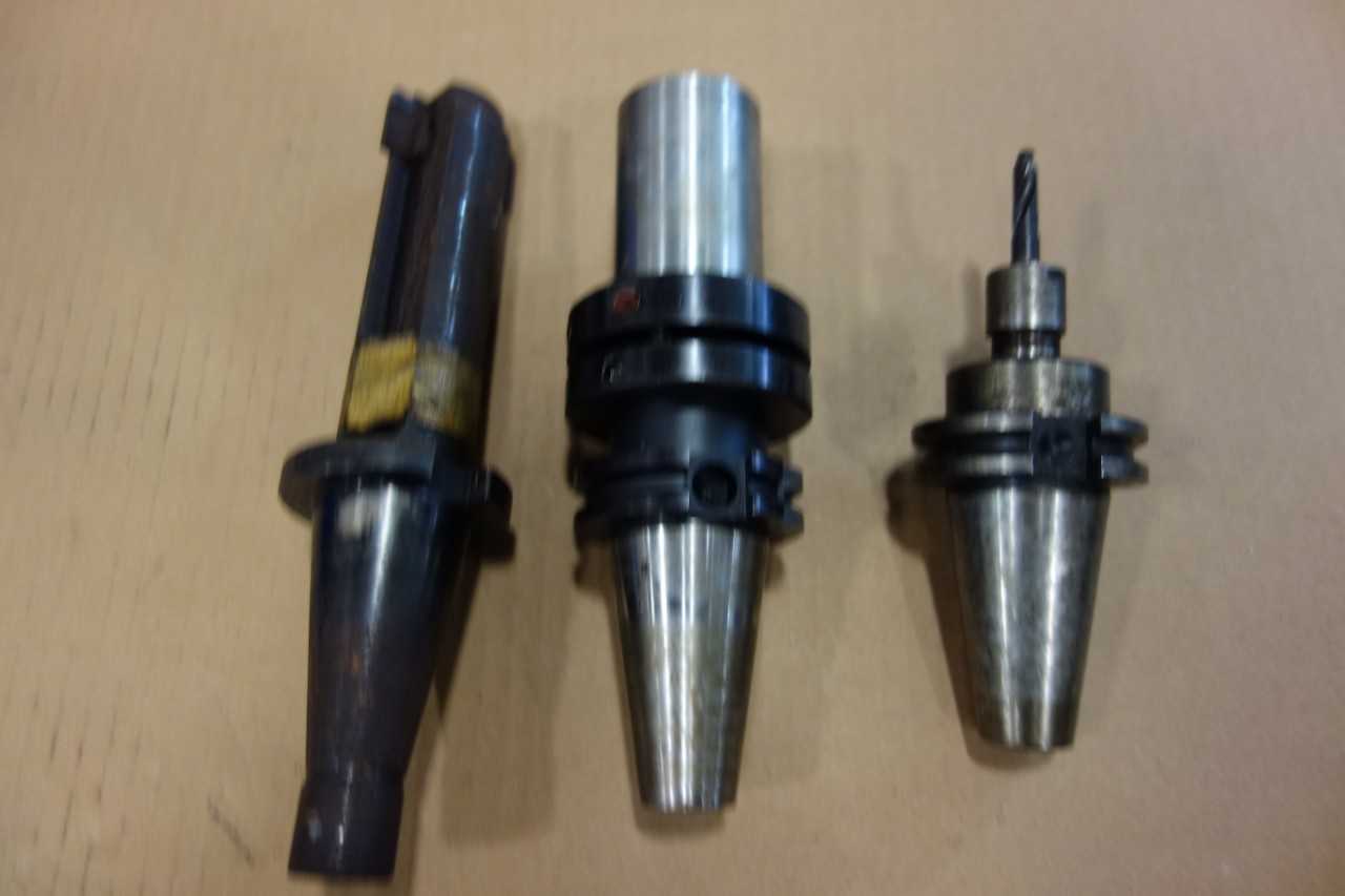 LOT OF ASSORTED CAT40 TOOL HOLDERS - PARLEC, LYNDEX - ELECTRIC POWER TOOLS