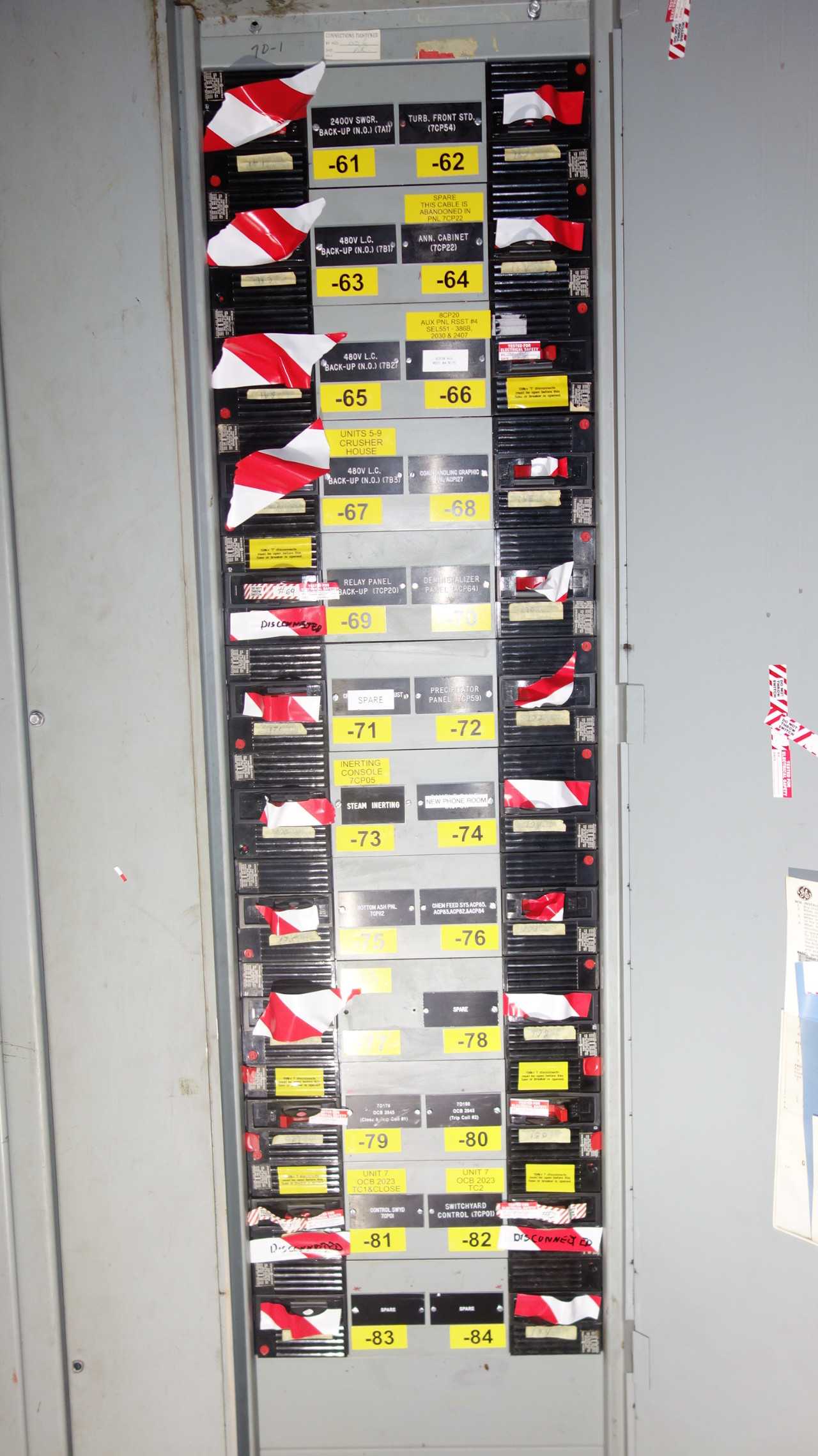 3X SECTIONS OF GENERAL ELECTRIC THED BREAKERS - CIRCUIT BREAKERS