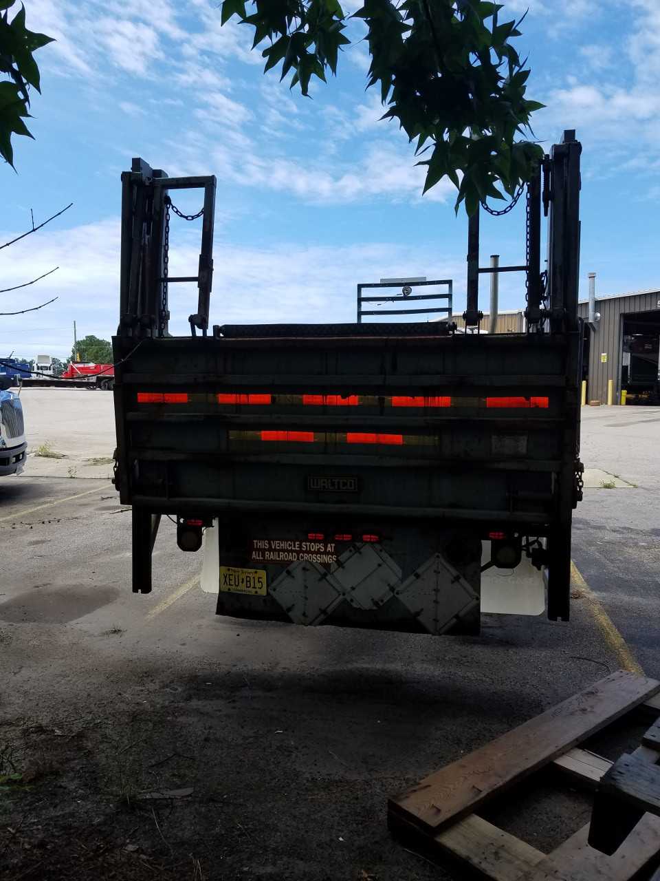 1999 International 4900 - HYDRO EXCAVATOR TRUCKS