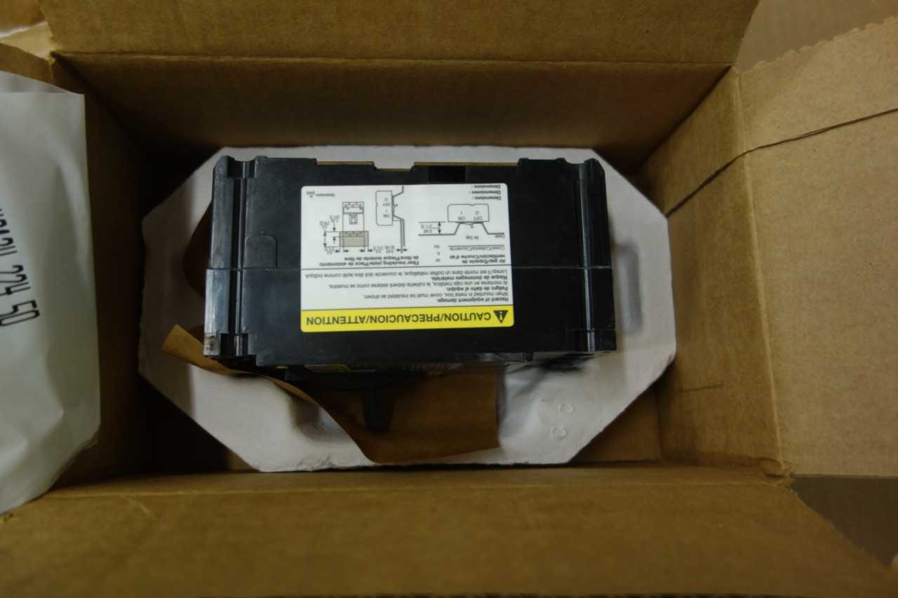 LOT OF 24 NEW IN BOX SQUARE D FHL2600MV MOLDED CASE SWITCHES - ELECTRICAL PARTS