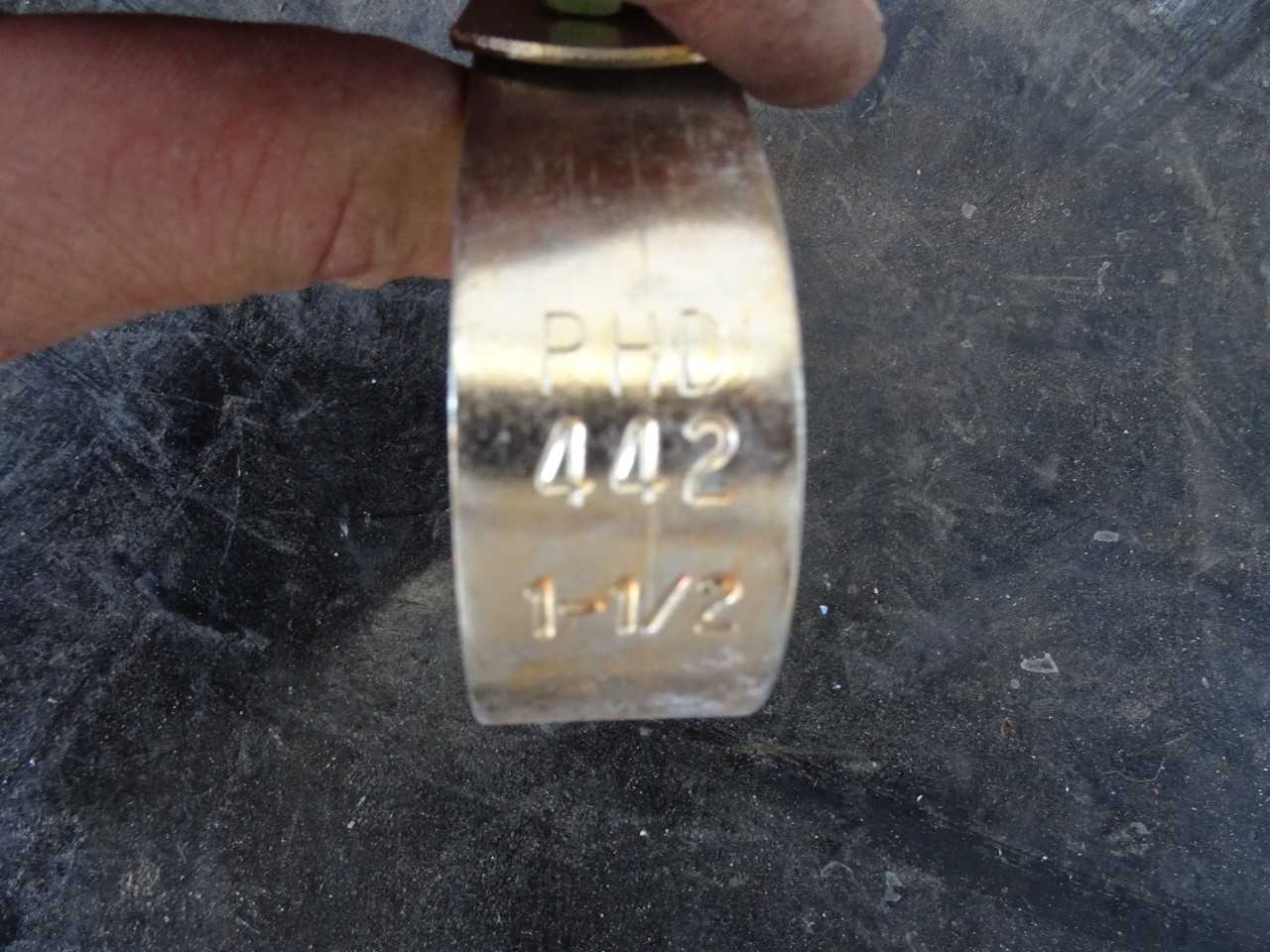 Approx 50 1 1/2in copper pipe hangers - WIRE MANUFACTURING