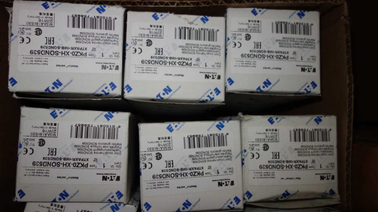 LOT OF 12 EATON PKZ0-XH-SOND539 DOOR COUPLING SWITCHES - ELECTRICAL COMPONENTS