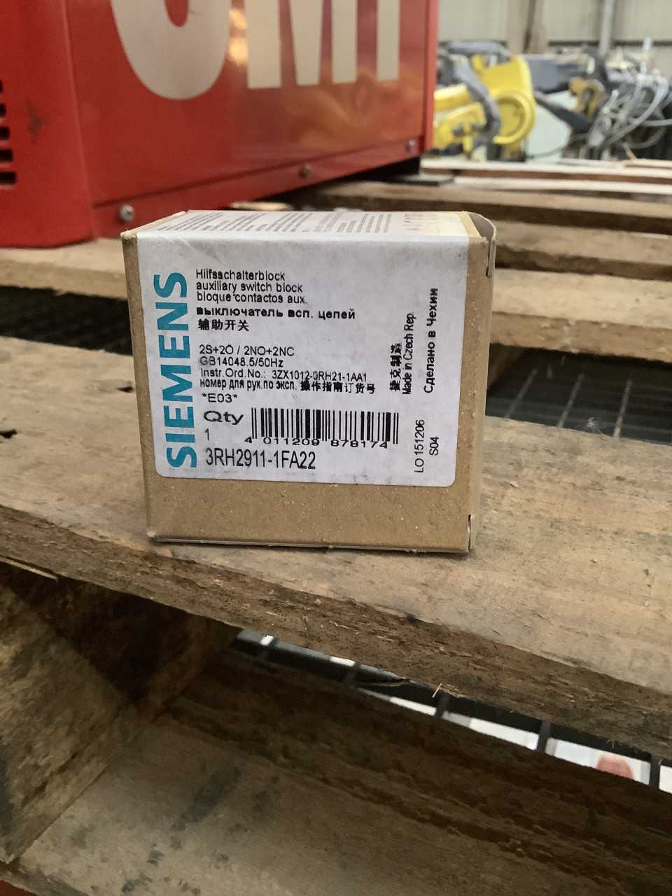 Lot of 21 SIEMENS 3RH2911-1FA22 CONTACTOR - CONTACTORS
