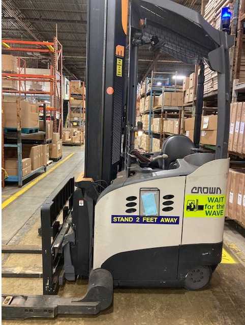 Crown RM6000 Reach Truck and battery charger - REACH TRUCKS