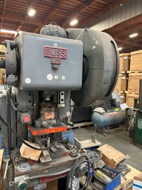 E. W. BLISS C-35 METAL STAMPING MACHINE - MACHINING EQUIPMENT