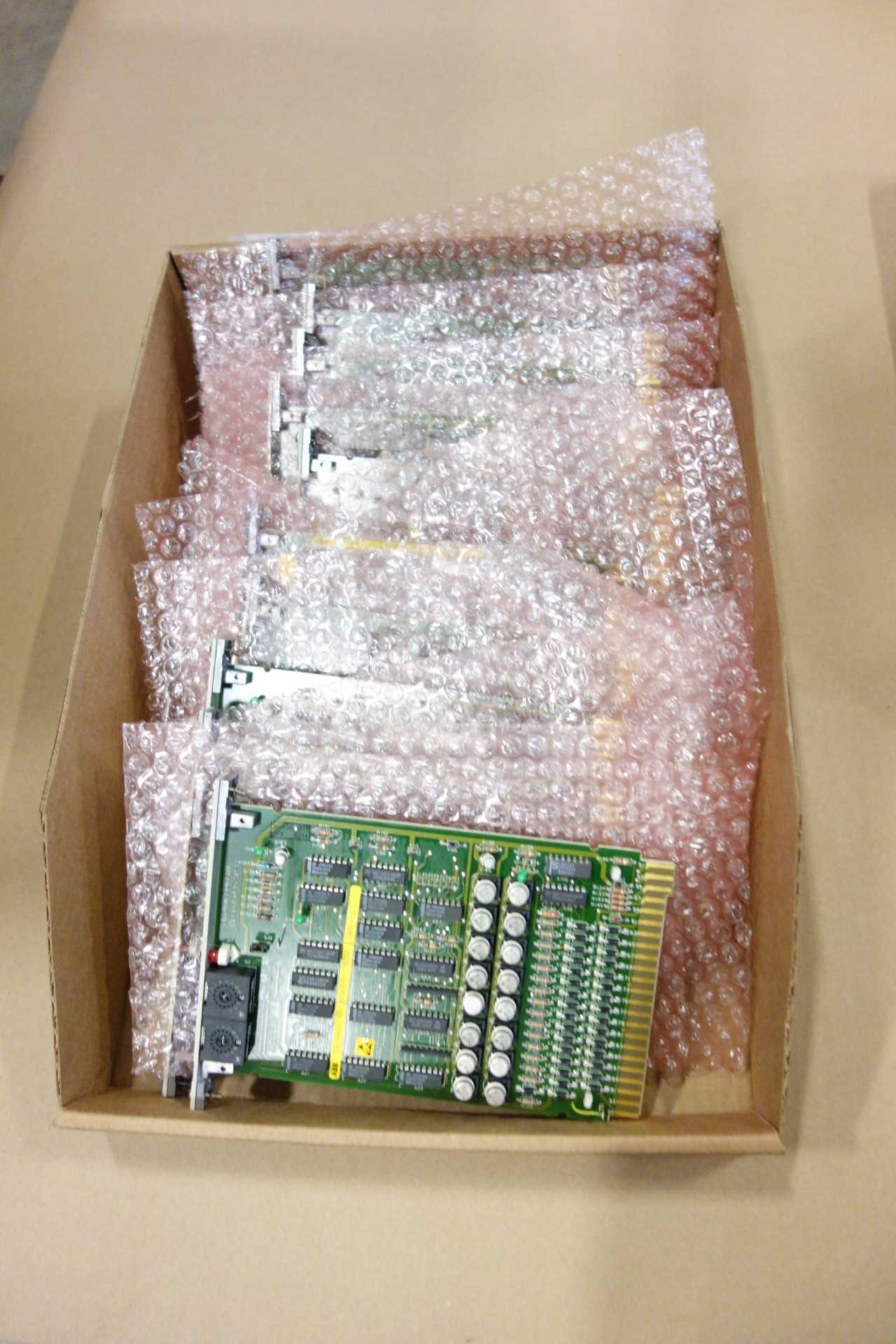 TOTE OF ASSORTED BROWN BOVERI OUTPUT AND INPUT MODULE PCB CIRCUIT BOARDS - AUTOMATION & CONTROLS