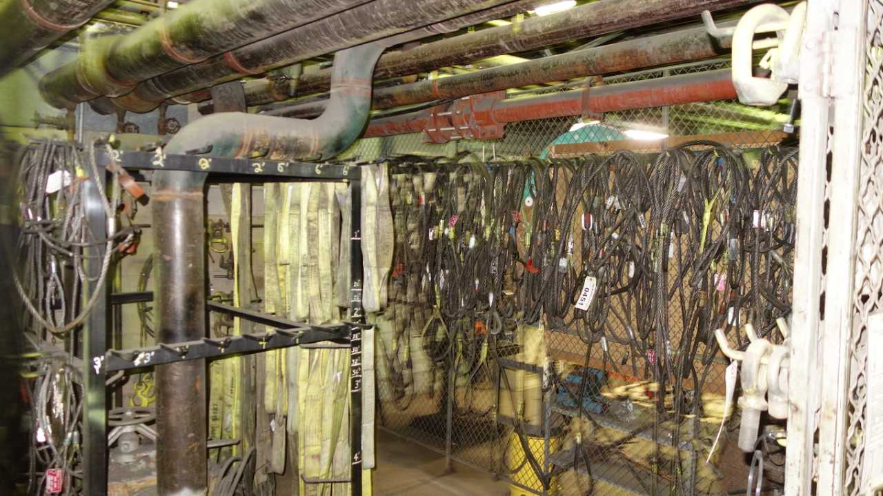 LOTS 450 TO 456 - CONTENTS OF CRIB CONTAINING MANUAL CHAIN HOISTS AND SLINGS - LIFTING EQUIPMENT