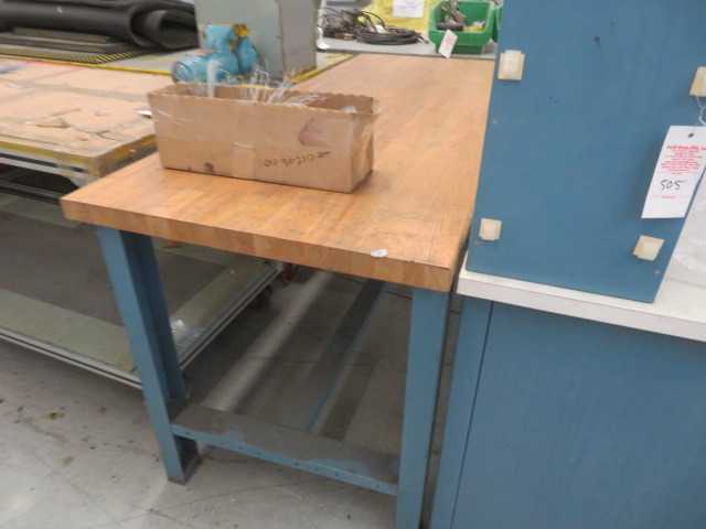 Electrified work benches, and other work table, lot - MISCELLANEOUS