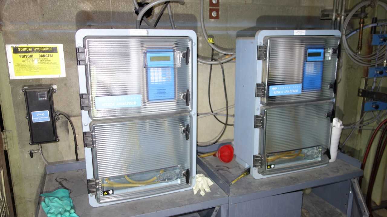 LOT OF 2 HACH 60000-60 5000 115V-AC SILICA ANALYZER W/ 2X 48685-60 SAMPLE HEATER - ANALYZER