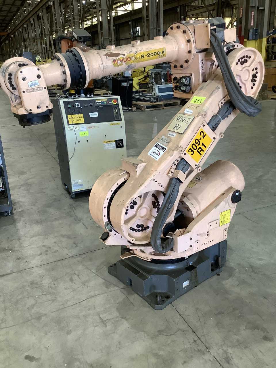 Lot of 1 Fanuc R2000iA-165R (no guarantee functionality) - INDUSTRIAL ROBOTS